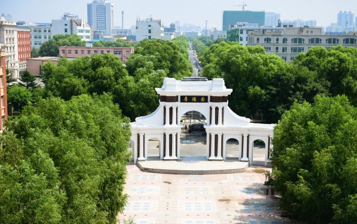 休闲体育学费多少（长春教育大佬运营超万人大学，又办个健康学院，第一年就招来7人）