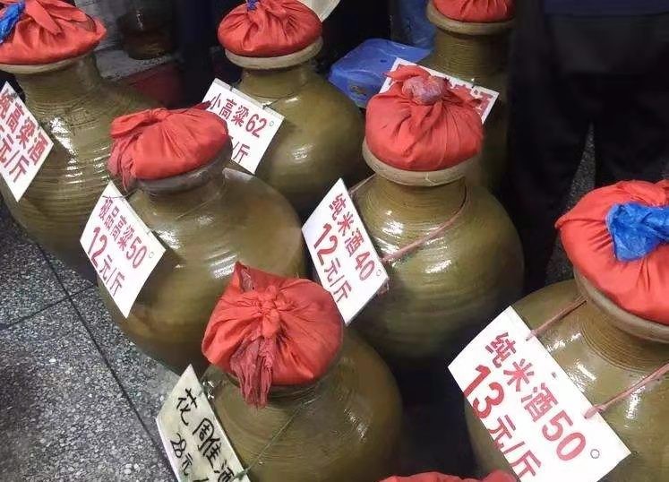 别轻视！农村卖的散装酒，3大“套路”得知道，其中猫腻很深