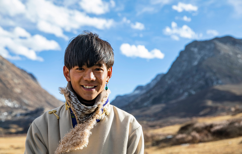 丁真:被追捧,被质疑,被策划,短短2天放牛郎变身国民网红