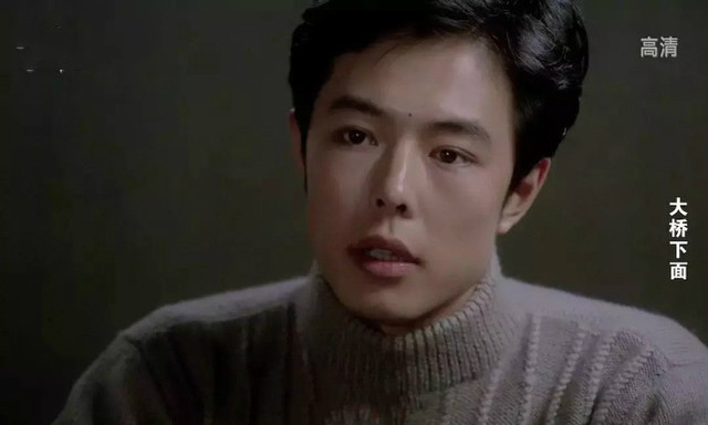 “皇帝专业户”张铁林：改国籍，字画卖十万，痴恋女学生不负责