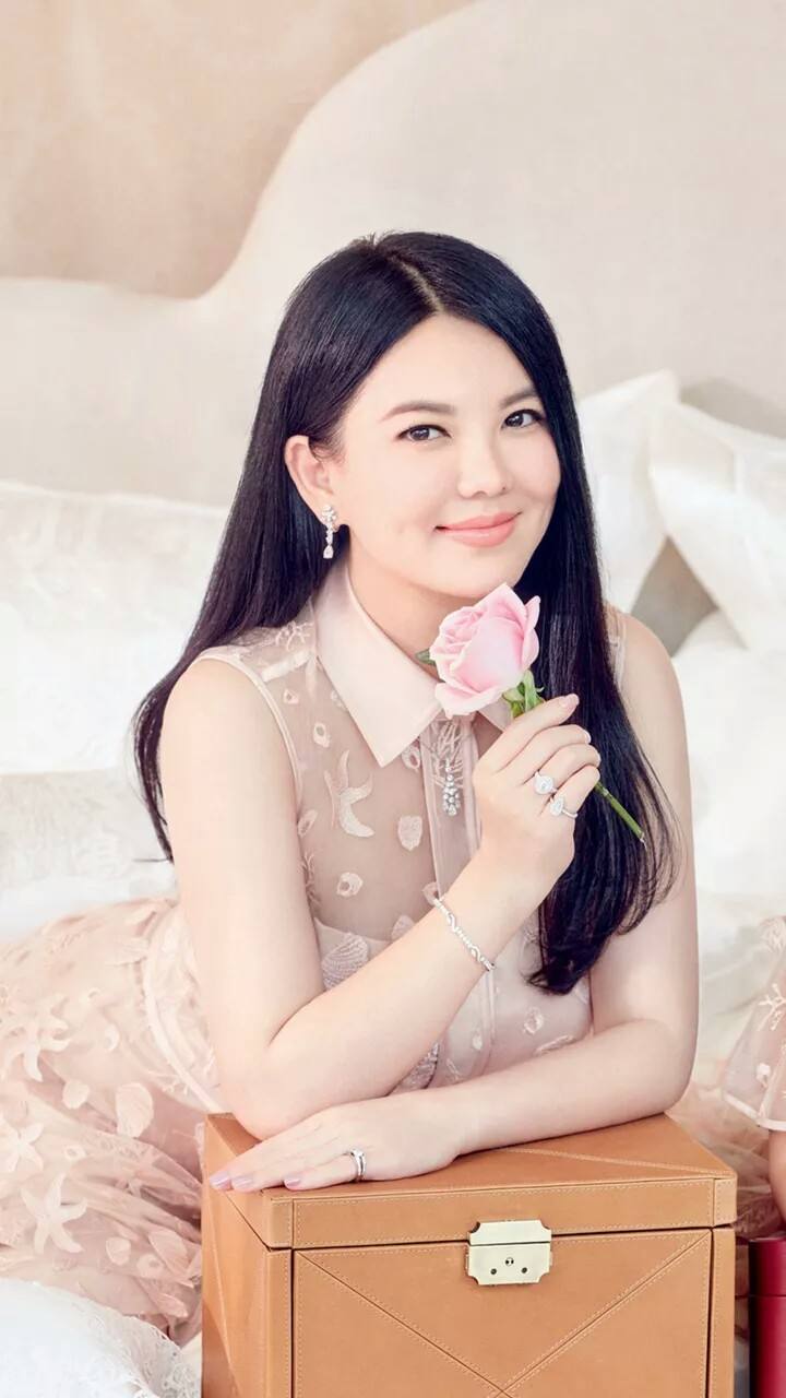 网传李湘身家保守五千亿?细看她资产来源,一切又在情理之中