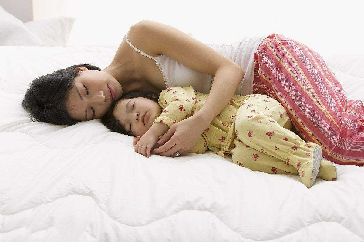 有孩子后，夫妻俩怎么睡，会对孩子造成不同的影响，你知道吗？