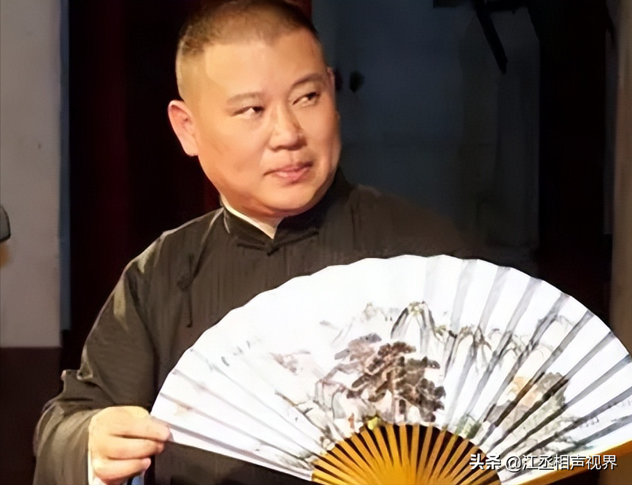 郭德纲说当年给汪洋打电话解释砸挂的事，他说没事，后来接到传票