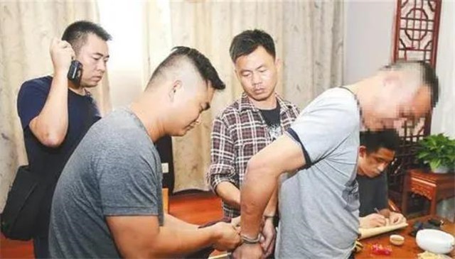 天网恢恢：20亿身家四川富豪死于非命，多年后雷晓伟团伙终被严惩