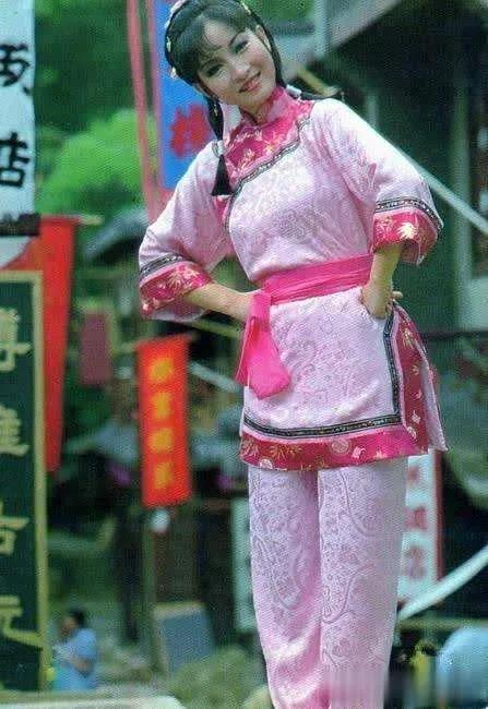 港剧经典《侠女十三妹》黄杏秀、翁美玲版