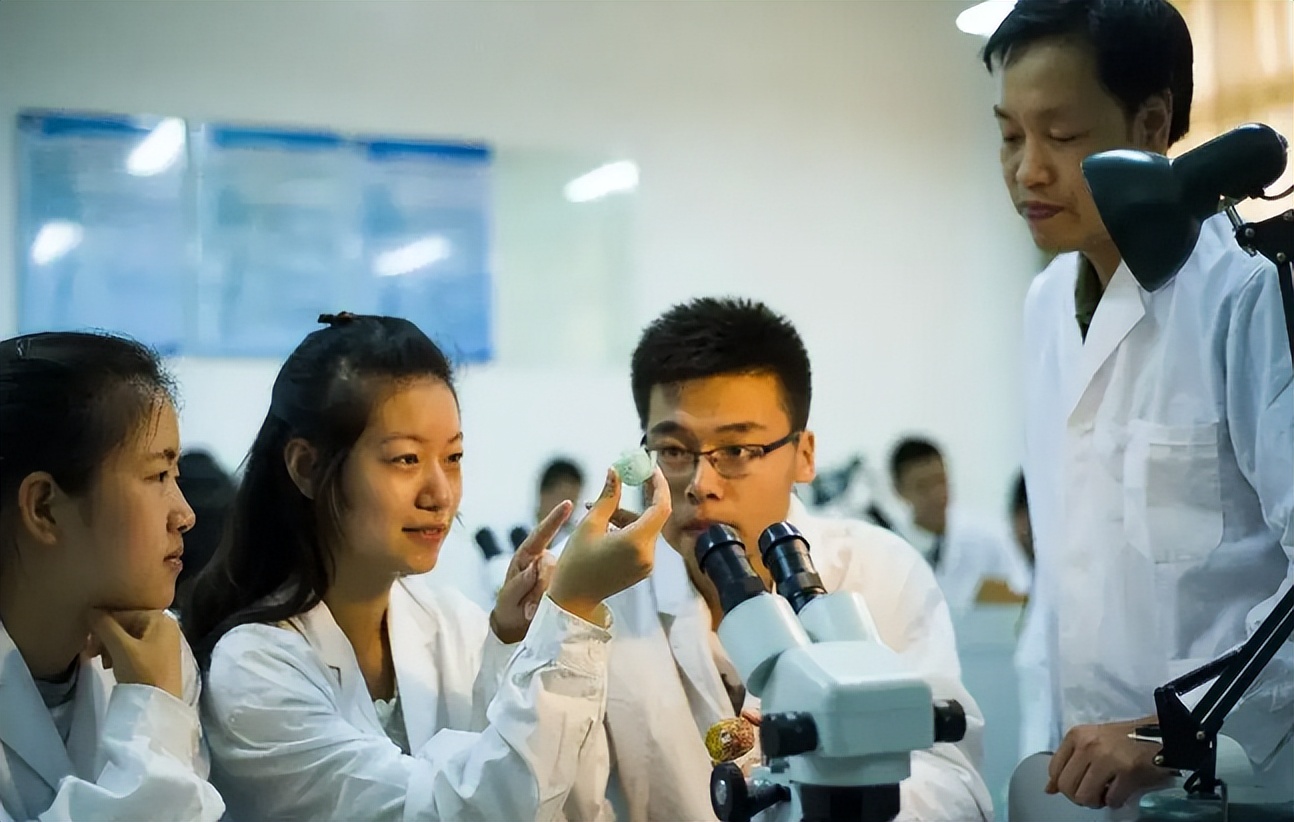 4所高校的校名朴实无华，却深受中国烟草青睐，毕业后薪酬也可观