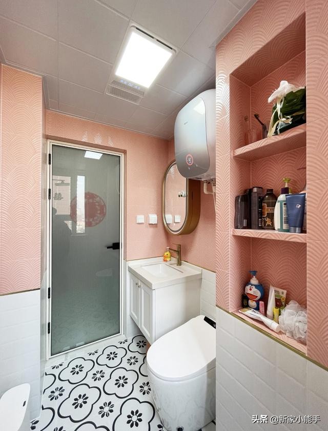他家76平婚房，厨房餐厅一体设计，粉红色卫生间真漂亮，分享一下