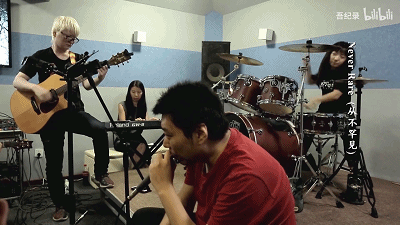 “我爱摇滚，我有病。”