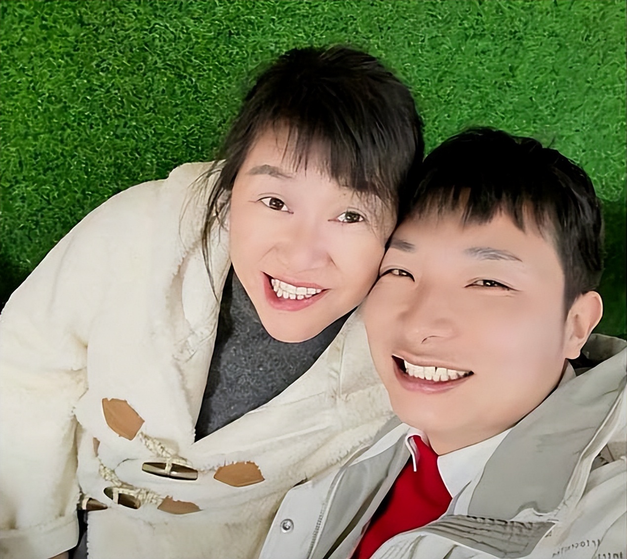 诗人余秀华：好不容易脱离苦海，转身又跳进火坑，图啥呢