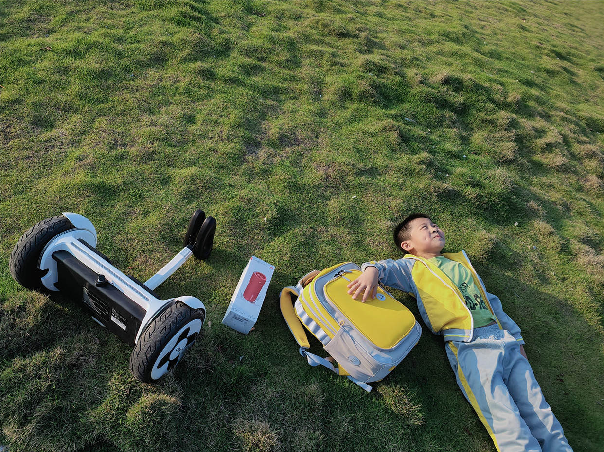 地平线8号儿童背包体验，释压护脊还颜值在线，这特么也太能造了