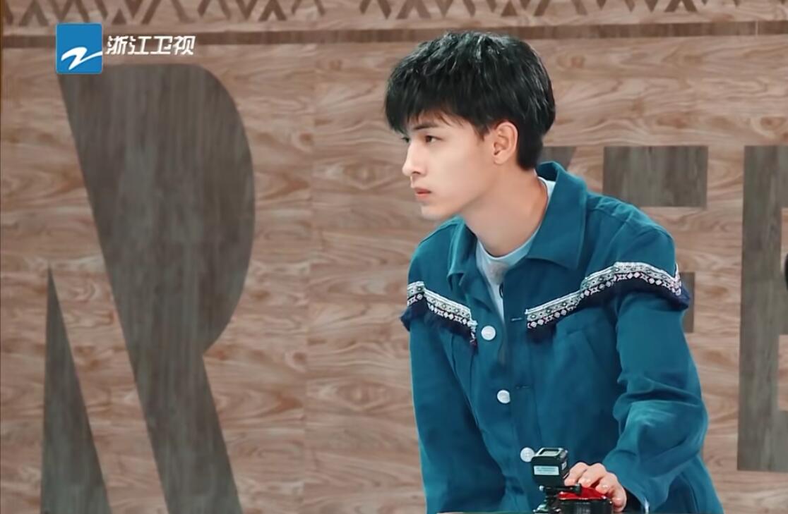 蔡徐坤的“蠢萌”，秦霄贤的“不自知”，让这期《跑男》彻底封神