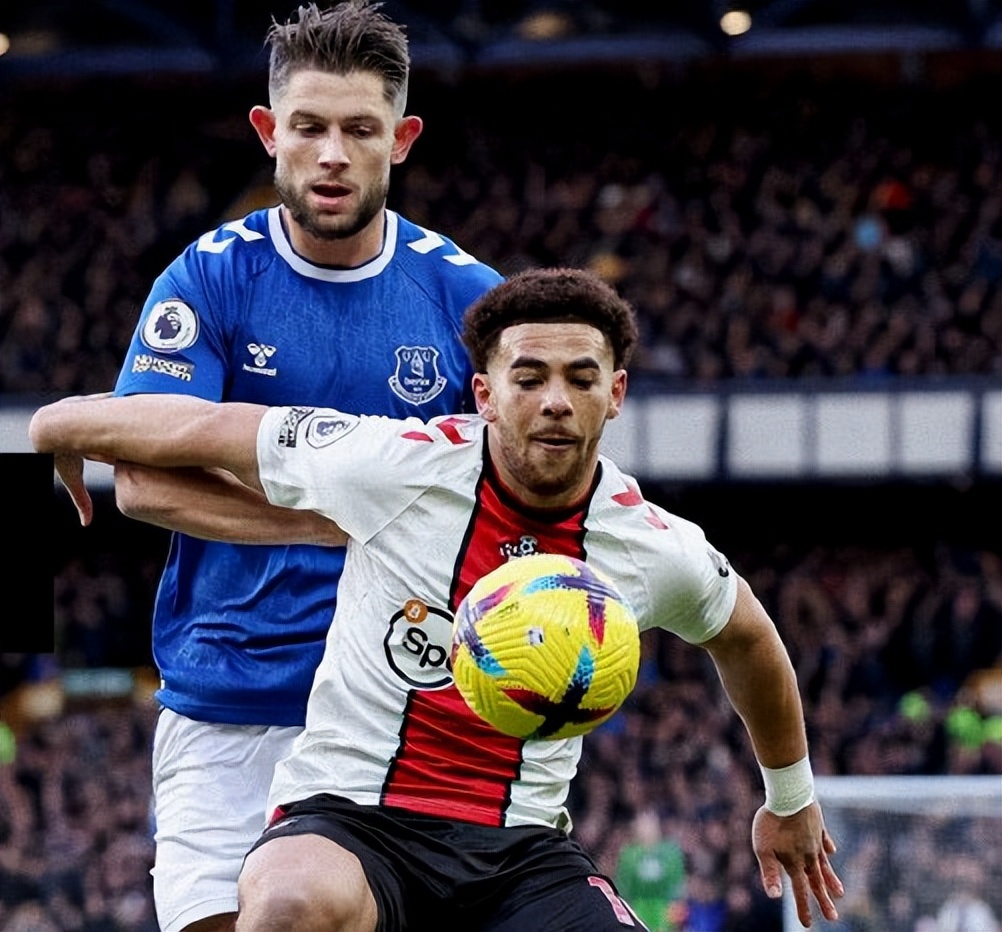 升至英超積分榜第五（3-0！2-1！英超積分榜全亂了：曼聯升第3逼近曼城，利物浦跌至第8）