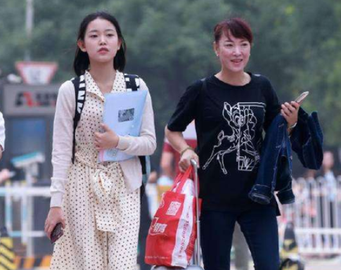 22岁刚上大学就感到很自卑，不是学生不努力，而是现实很无奈