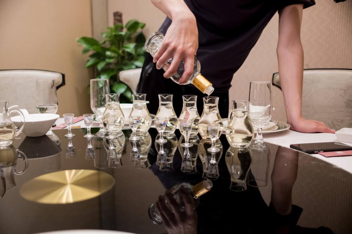 喝白酒時，講究這4個“最佳”，健康飲酒醉得慢，讓你多喝二兩半