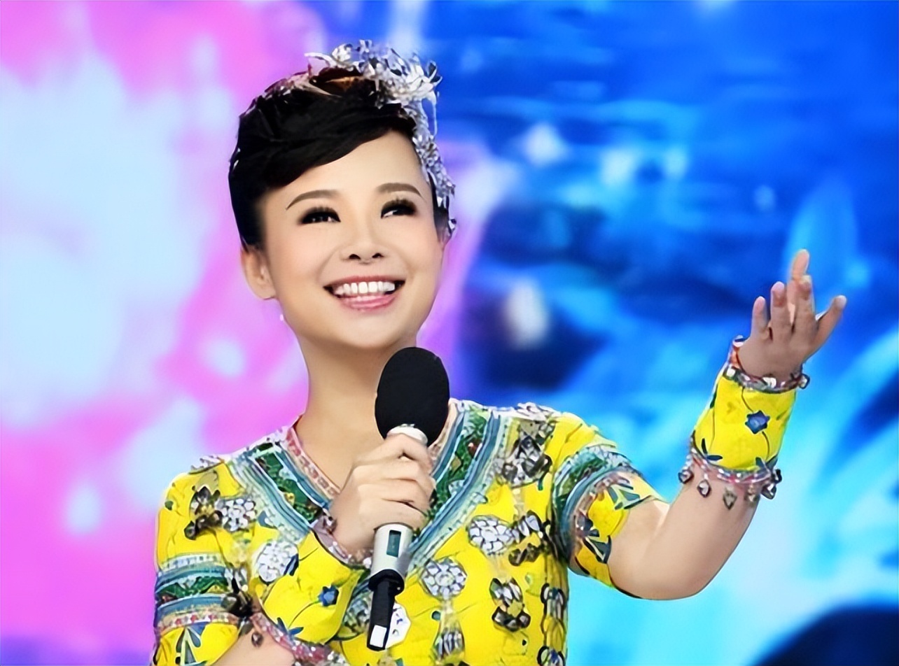 "盲人歌手"刘赛:成名时拒绝抛弃农村丈夫,如今丈夫是她的骄傲