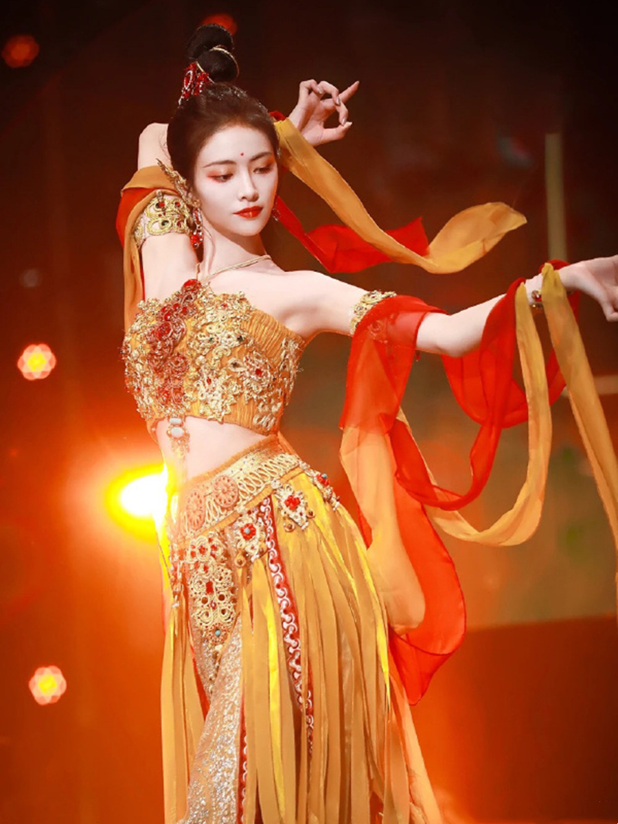 同样是鼓上起舞,把佟丽娅白冰和袁姗姗放在一起,差距就出来了