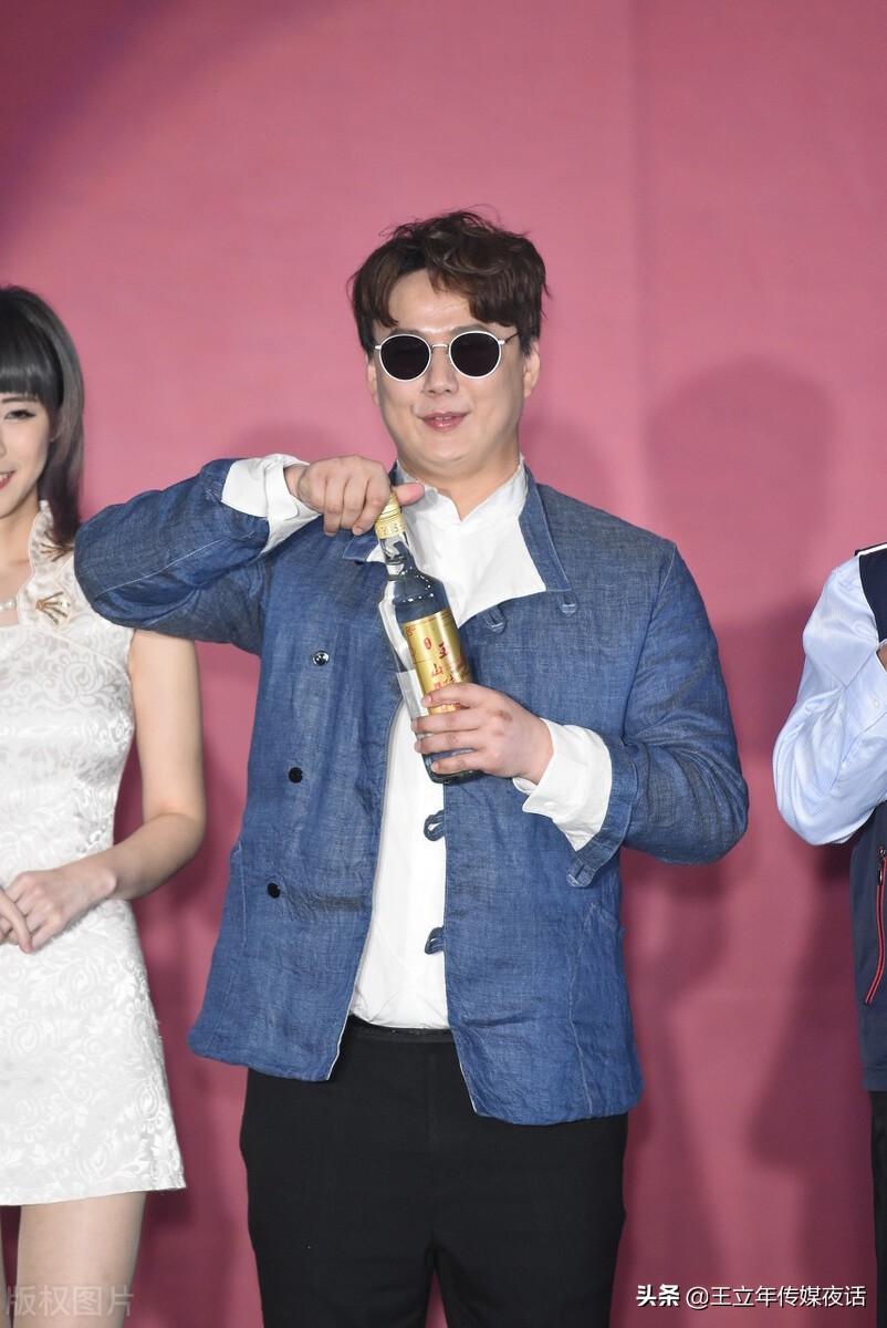 萧煌奇出席《狮子王》音乐剧活动：造型萌男人