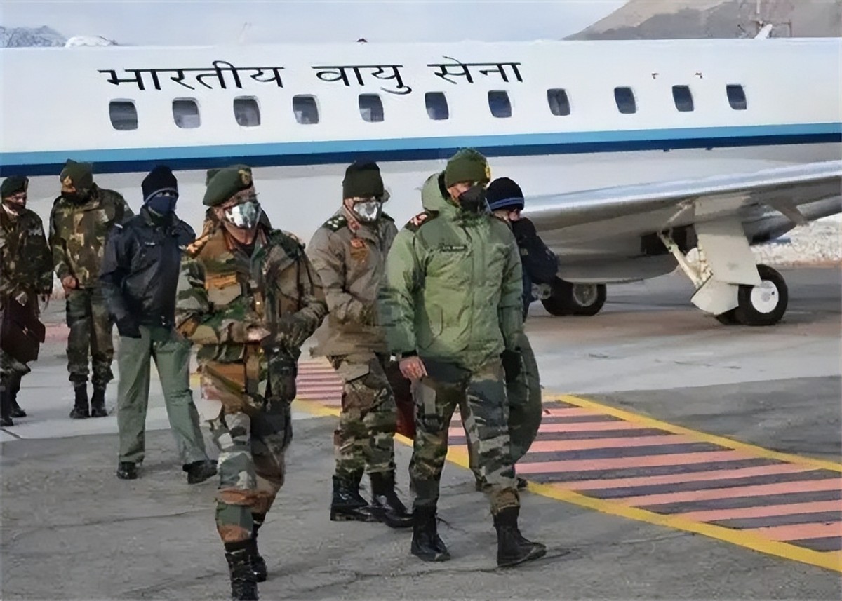 印度陆军司令：出身婆罗门家庭，父亲是空军军官，妻子管军属福利