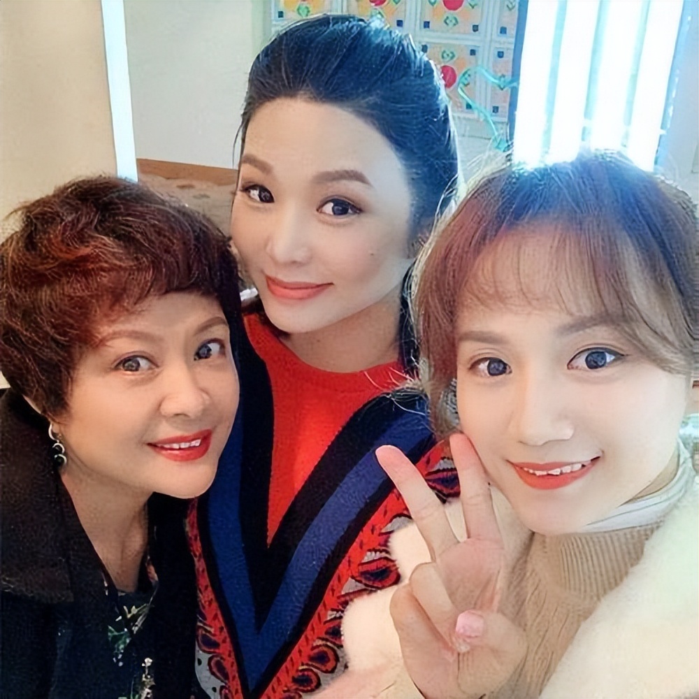 邝祖乐和龚洁影生活低调,网上很少关于两人结婚,生活的信息,不知两人