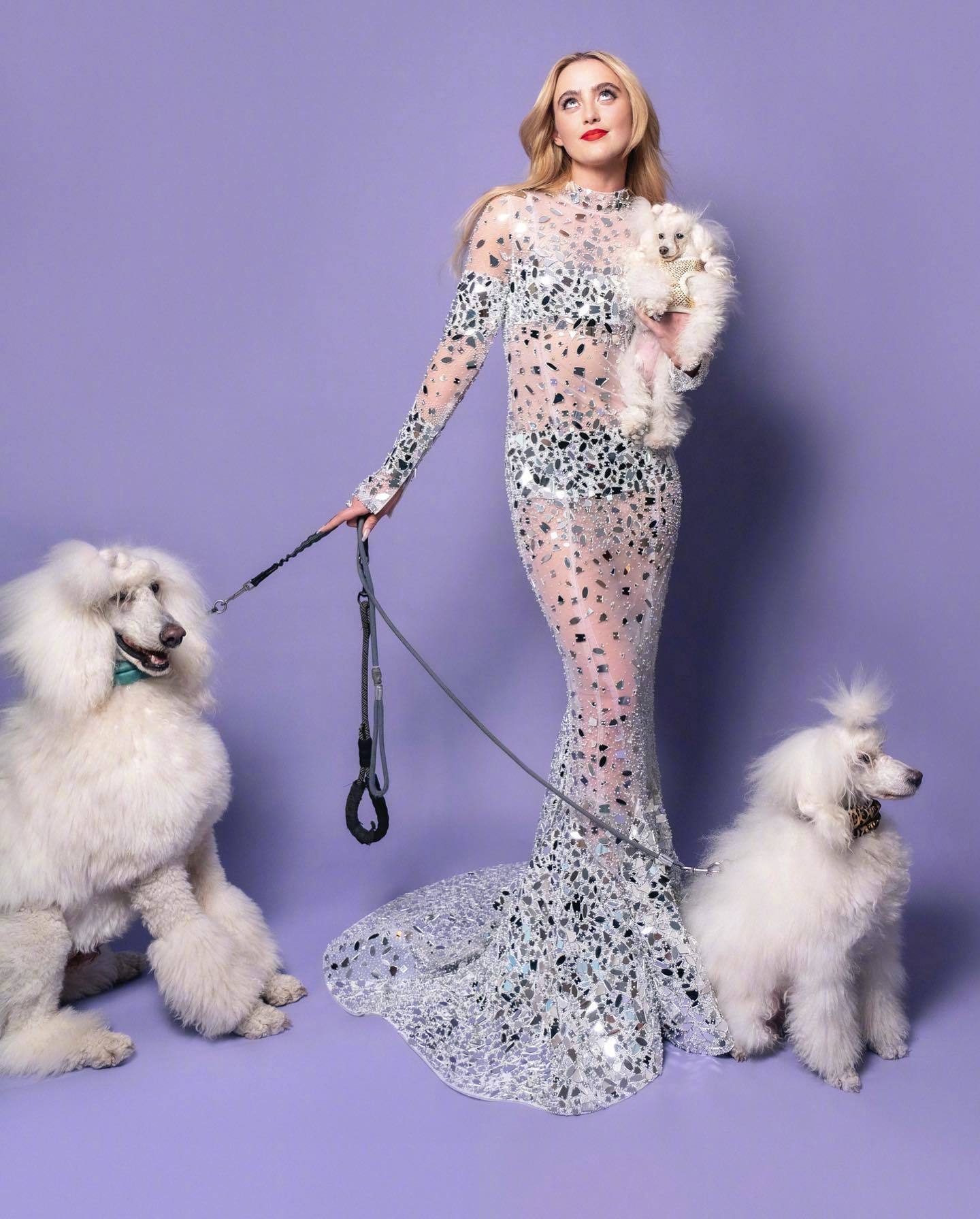 蚁人新女儿!凯瑟琳·纽顿出席红毯,浓眉抢戏,娇憨美女性感十足-蘑菇号