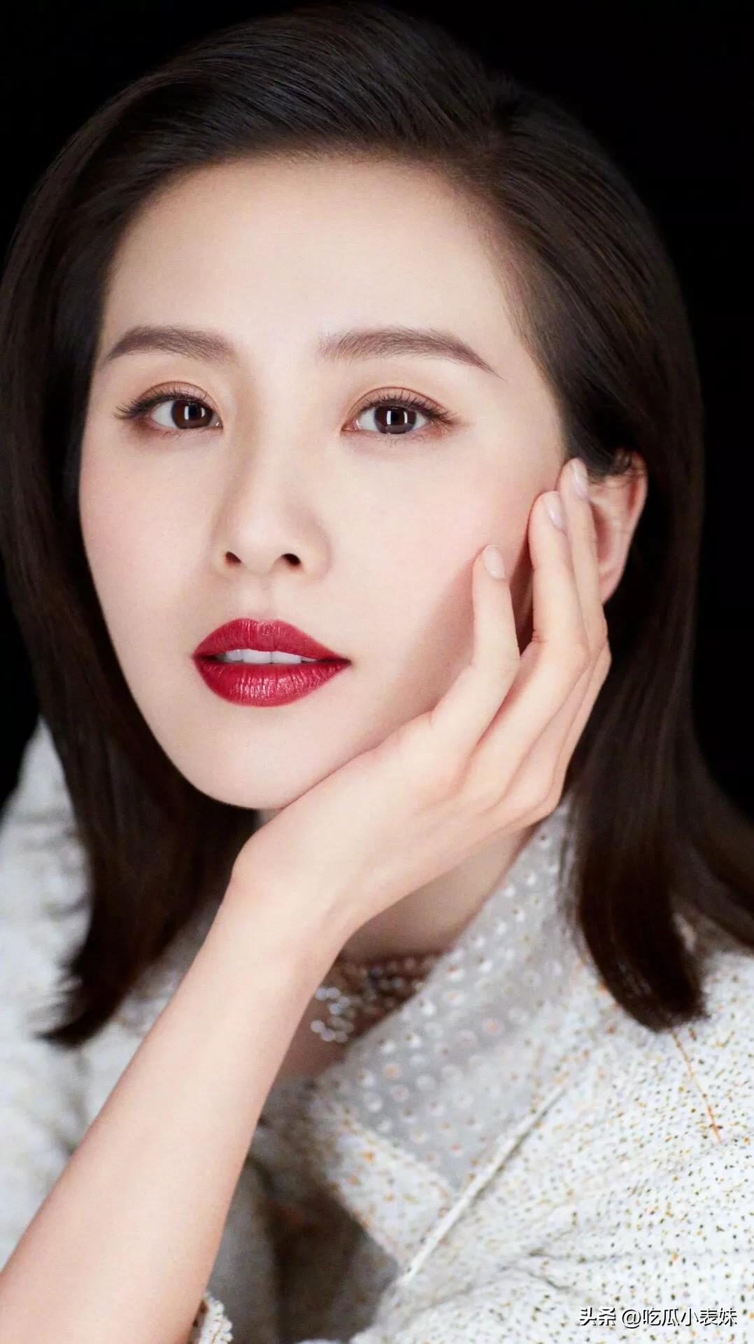 刘诗诗惊艳写真照，优雅迷人