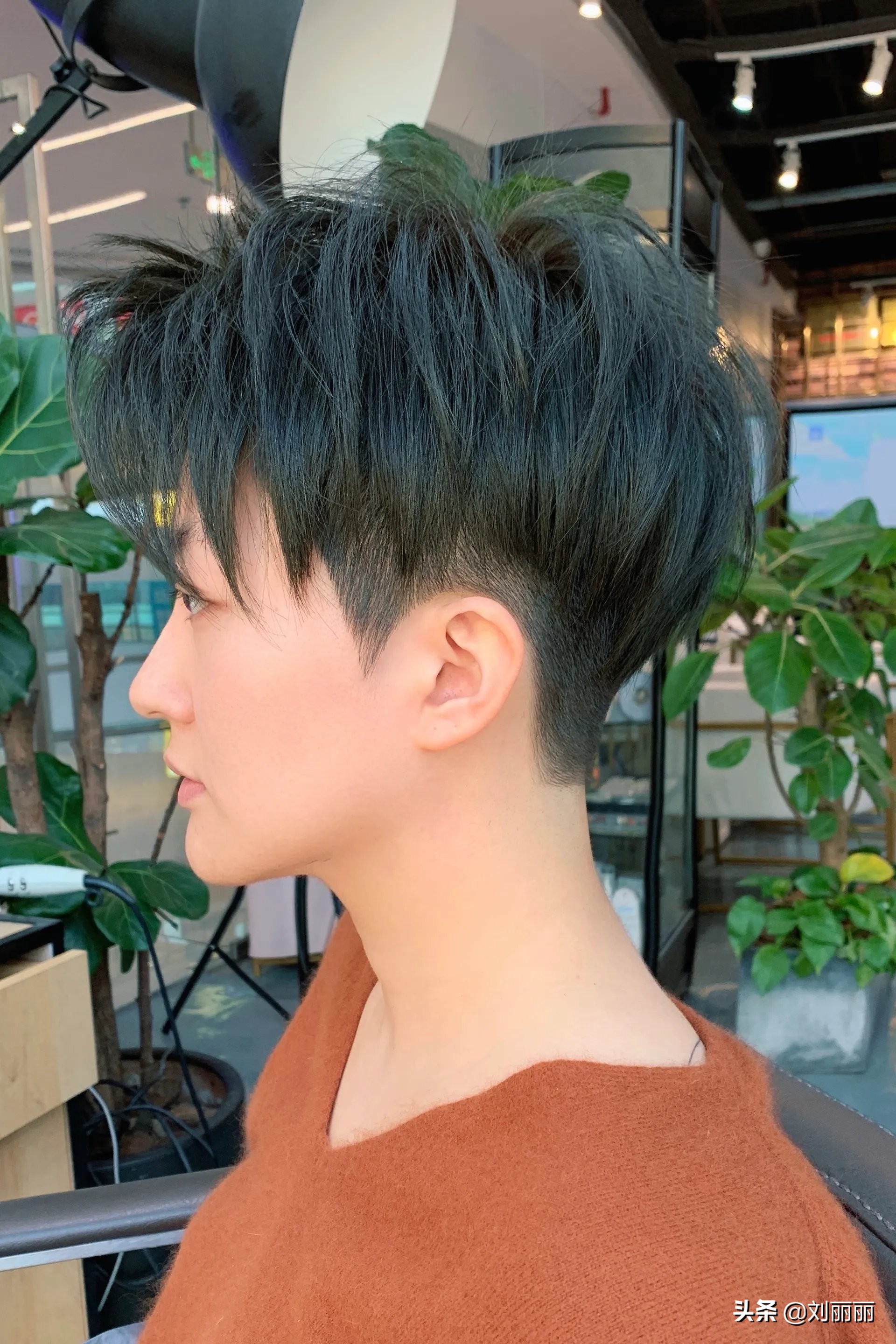 剪短发什么发型好看(天热拒绝留长发) - 百百科