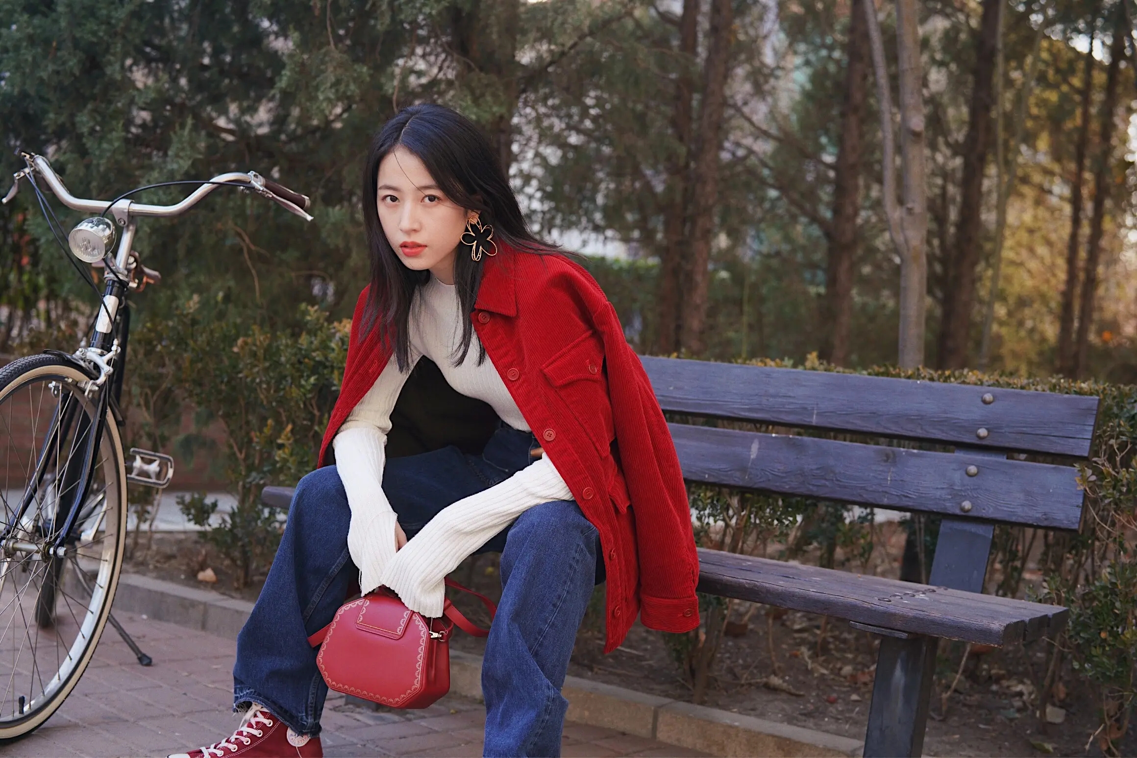 气质美女明星壁纸-周雨彤《爱情而已》-蘑菇号