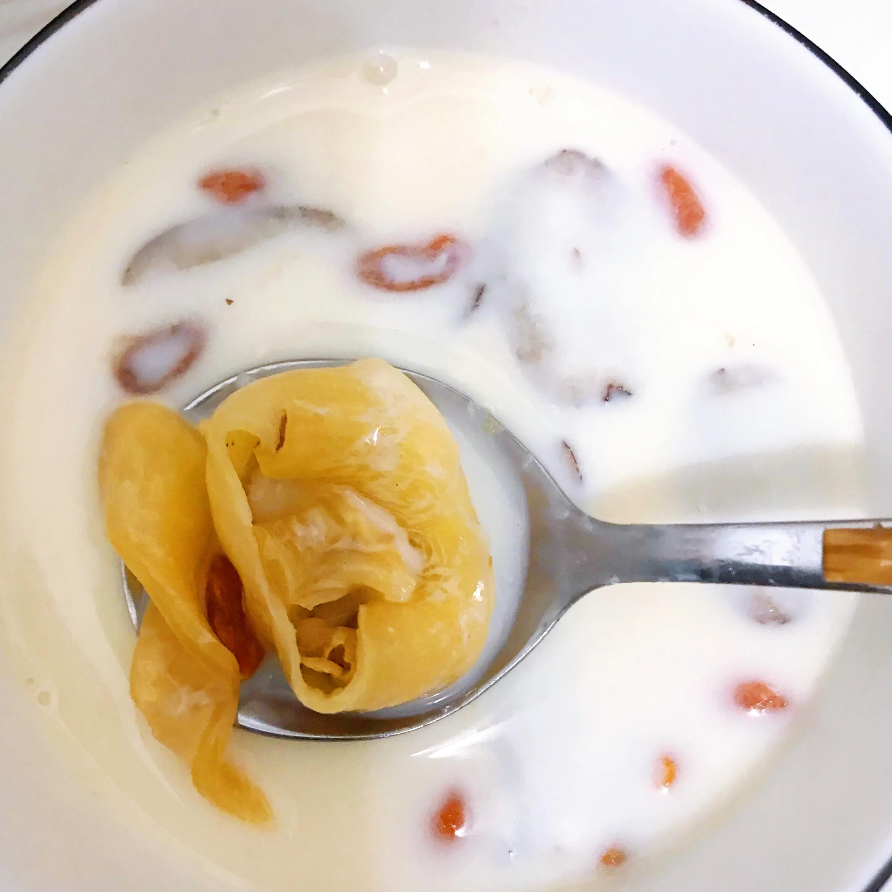 鱼胶怎么吃效果最好(花胶炖牛奶)