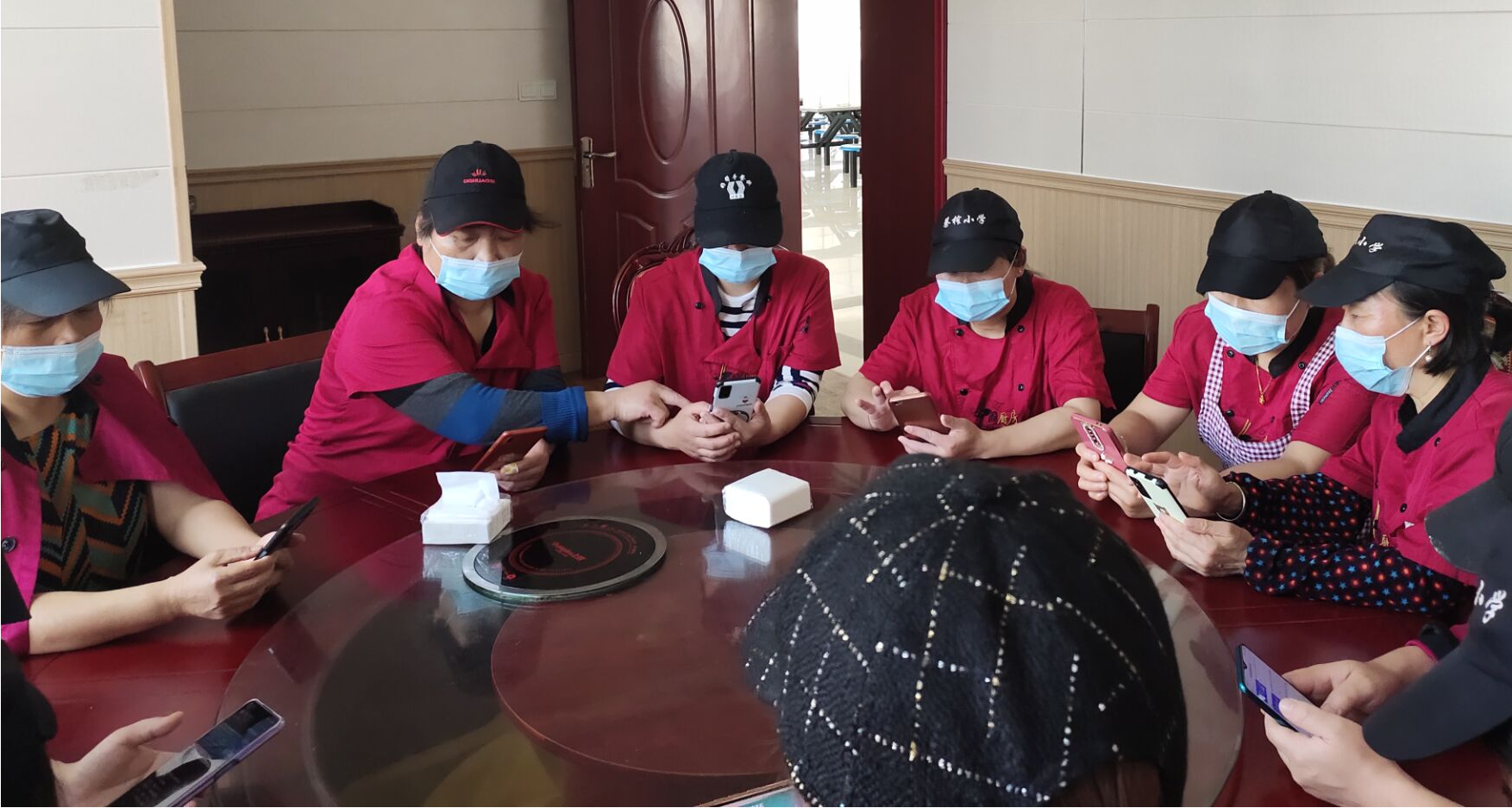 武漢市黃陂區(qū)組織餐企、食堂從業(yè)人員開展食品安全線上公益培訓(xùn)