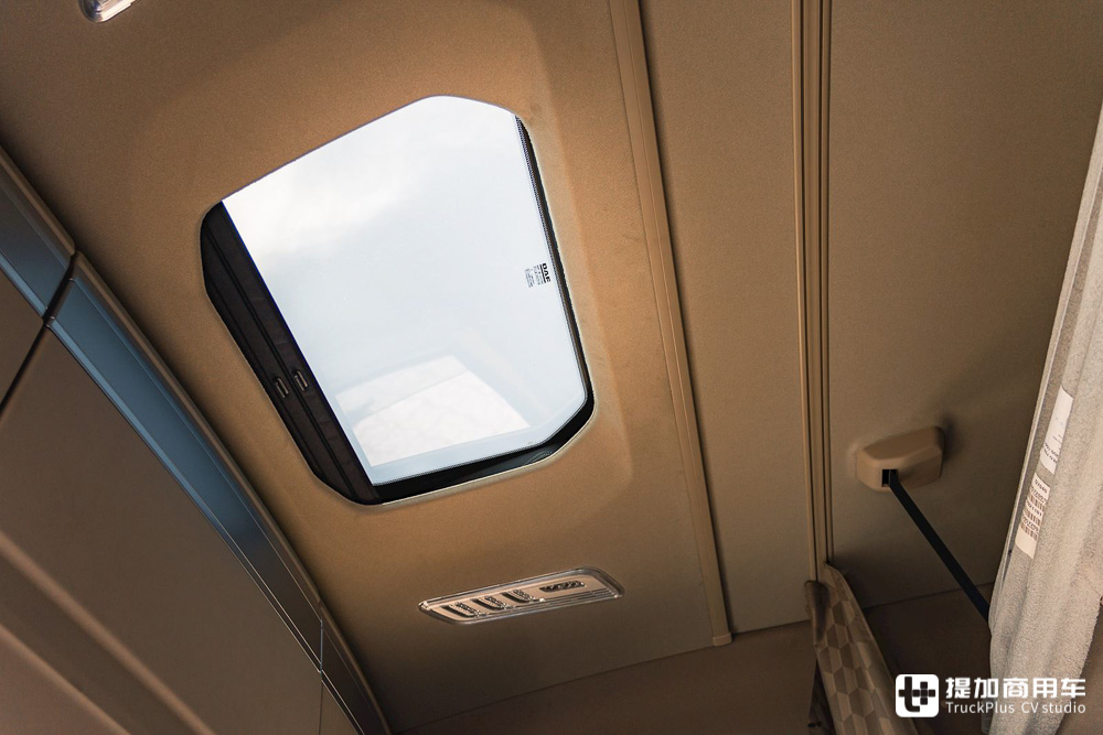 达夫XG 真会整活（这台很黄很暴力的达夫XG+牵引车，运输危化品的，配置也这么好？）