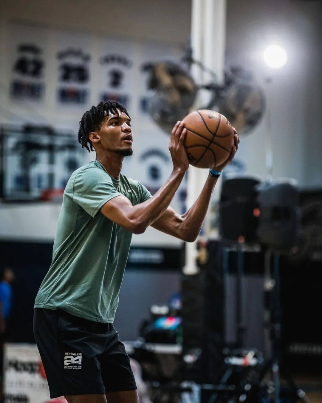 曾是布朗尼和余嘉豪队友)