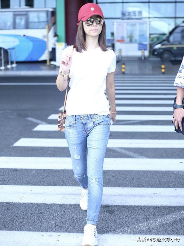 街拍：图1林心如素颜出镜，图2衣服文字亮了！图5美女穿黑丝袜