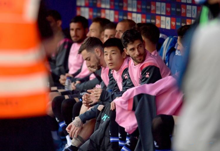 中国02世界杯历程（为何中国足球只有02年昙花一现？下届世界杯能否迎来国足的春天）