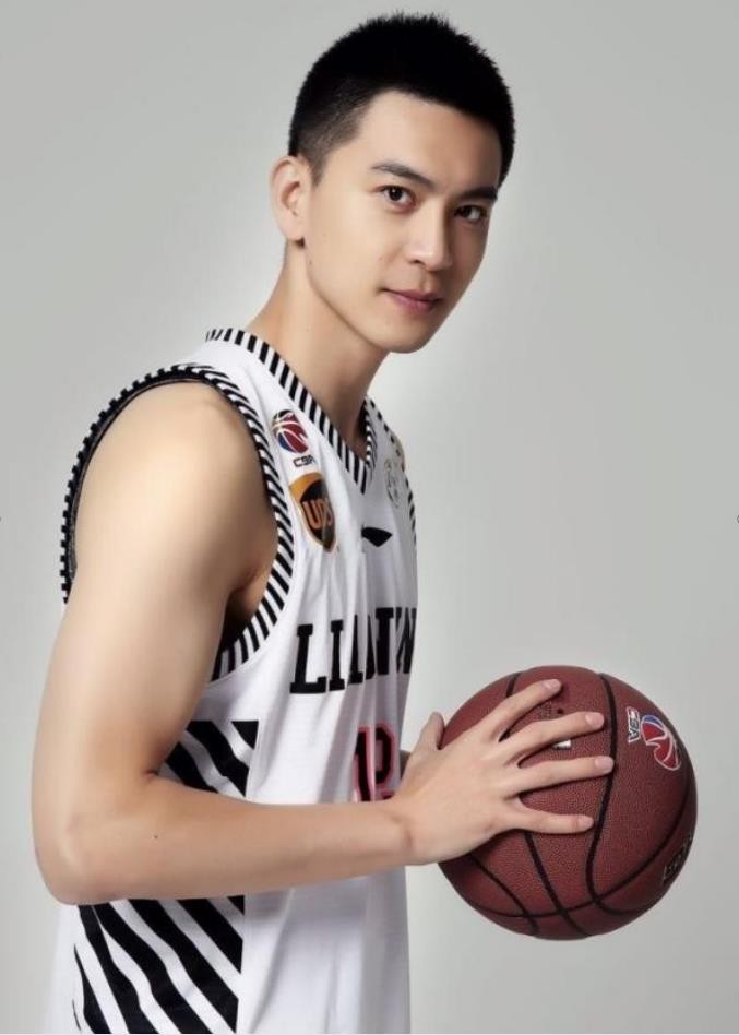 篮球杨鸣裆部(篮球儒帅杨鸣:白马少年到暴躁老哥,当主帅后却传出对