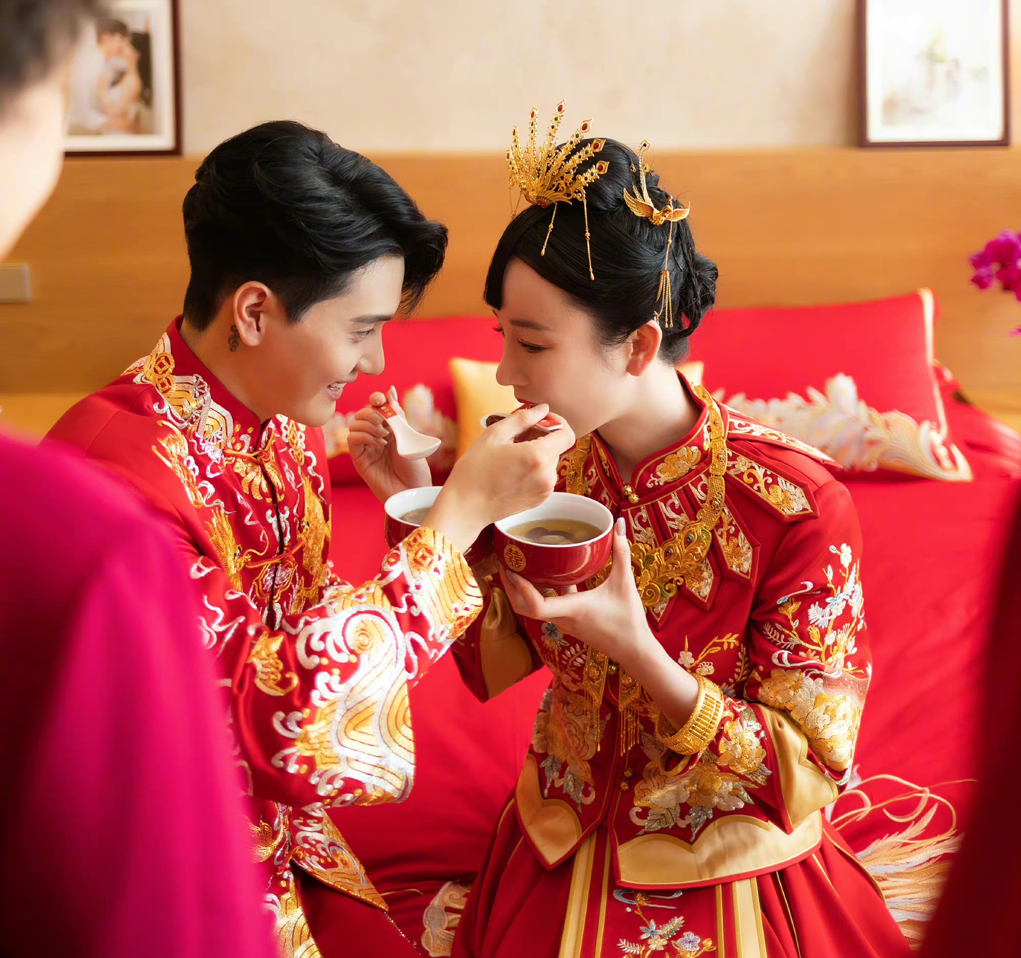 张睿和老婆结婚照片图片
