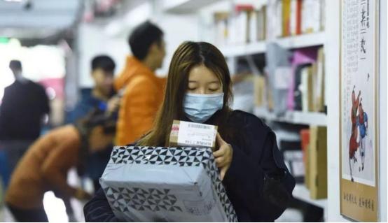 一个月生活费1200的大学生，真实生活流出，没有对比则没有伤害