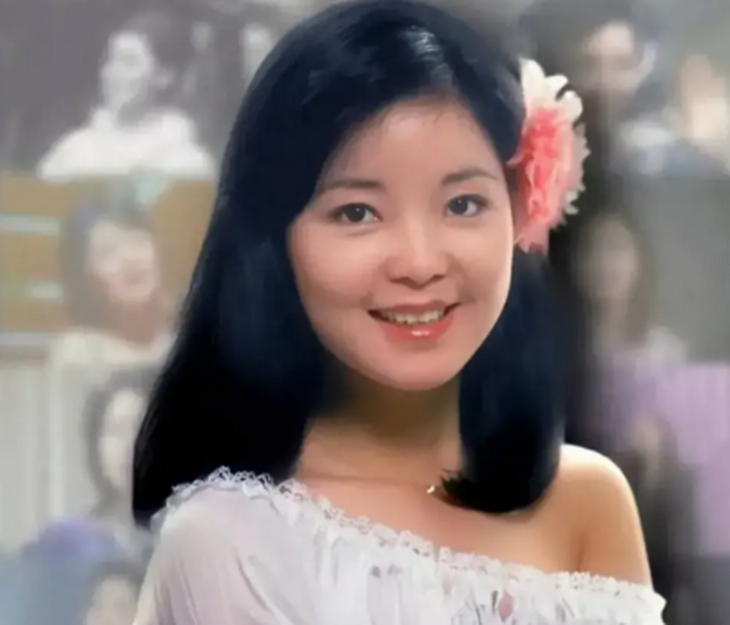 邓丽君1953年出生于****省云林县虎尾镇的一个音乐世家.