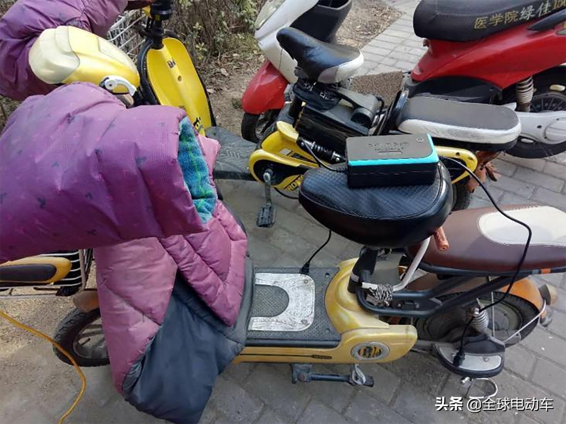 电动车充电器变绿灯后，还要继续充电吗？充多久为好？一次说清楚