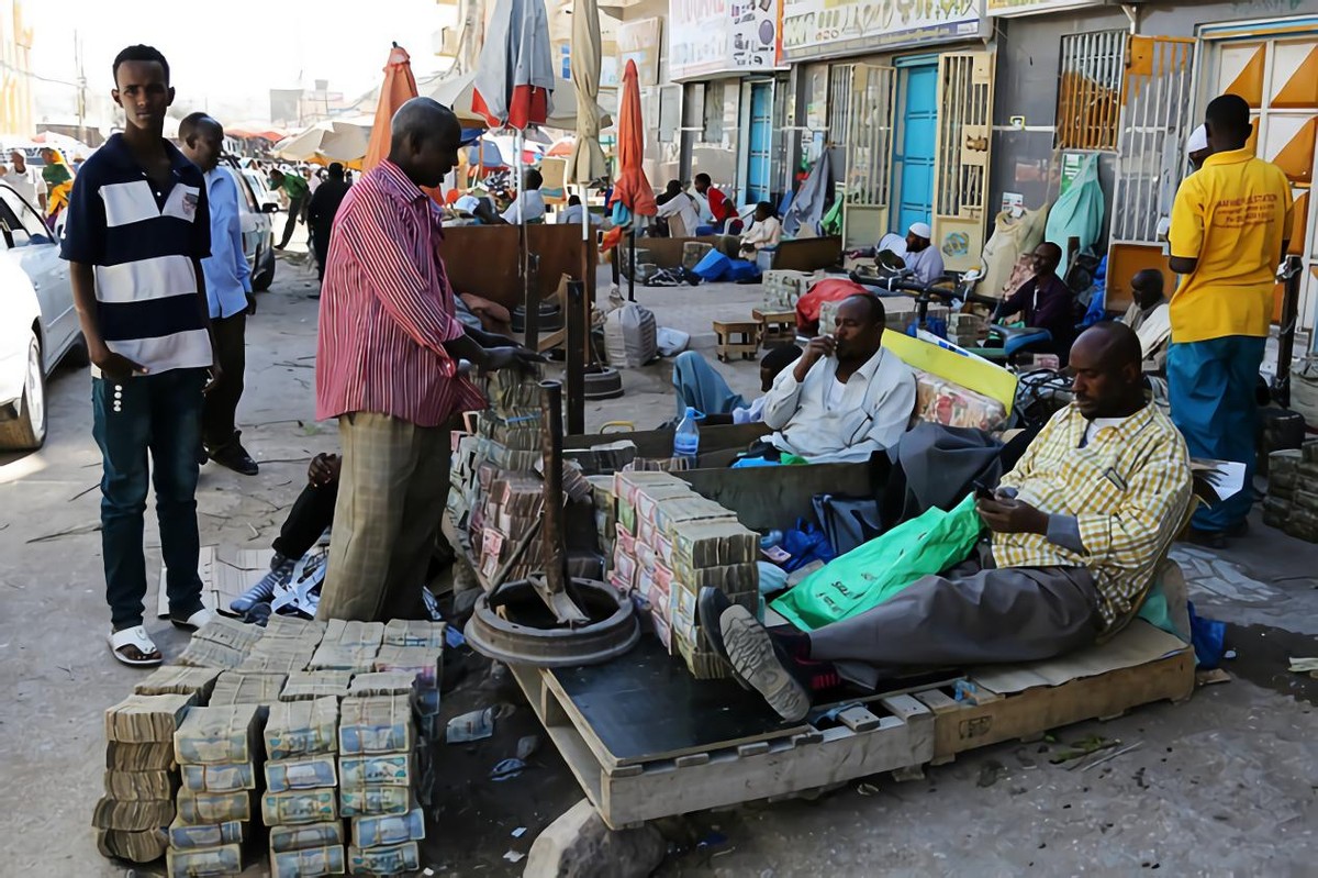 穷得只剩钱是什么体验？非洲东部的奇葩国家，国民靠卖钱为生