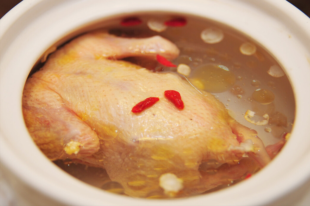 炖鸽子汤时,牢记"3不放2不能",汤鲜味美无腥味,营养不流失