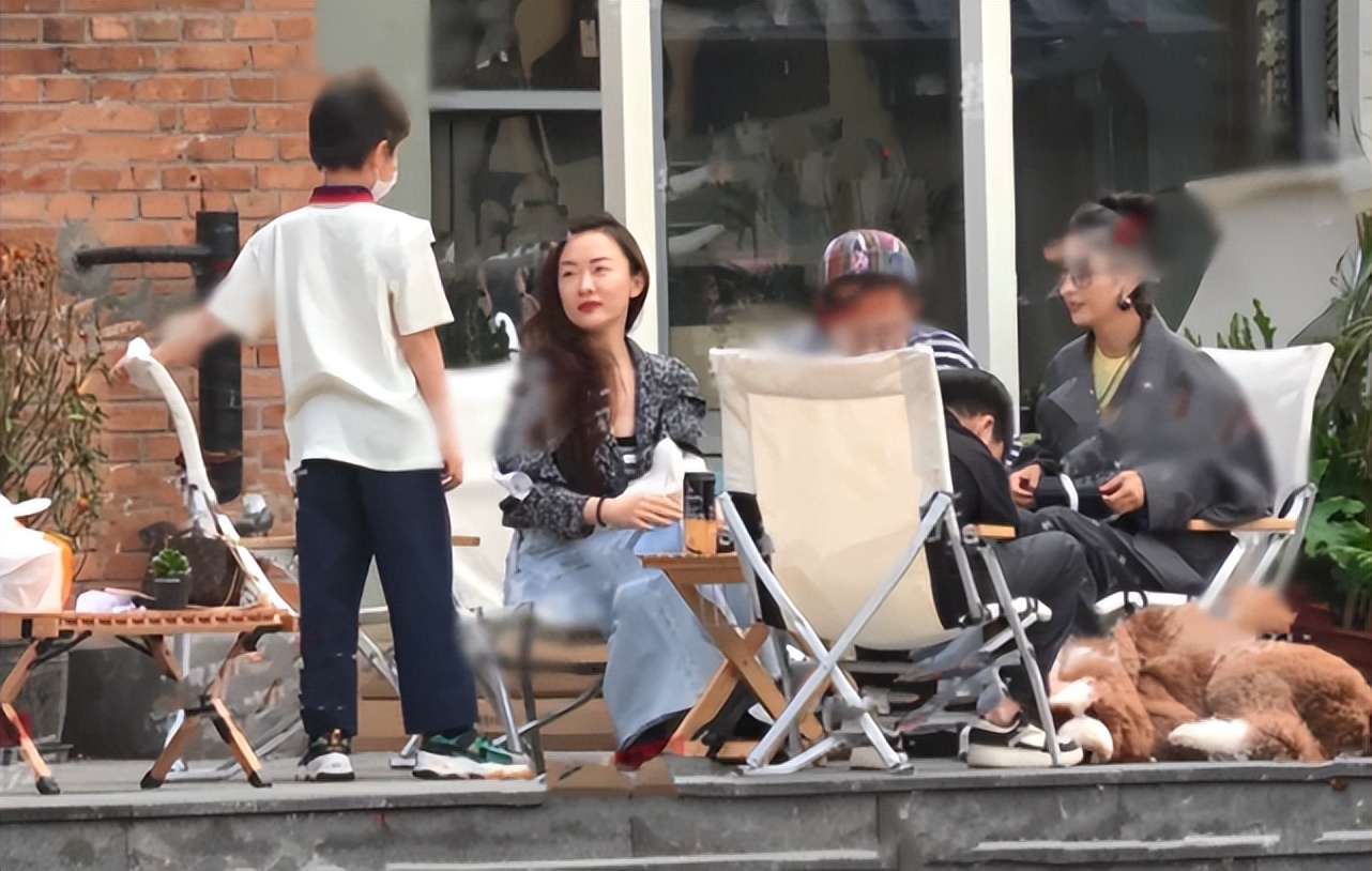 霍思燕520高调放闪，霸气亲吻杜江超甜蜜，近照瘦太多美回少女