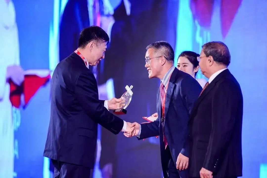 ˾�ϵ����뱱��ͬ�е�ʮ�꣬������ʶ��£�Ӧ��ˮ������