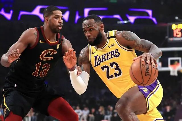 NBA交易新消息汇总(NBA最新2笔交易！双枪正式散伙！国王队管理层脑子进水了？活该烂)