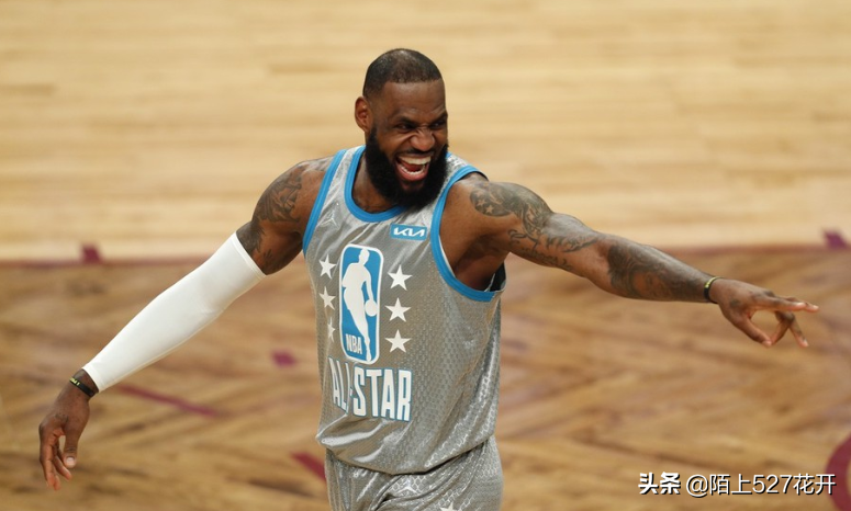 NBA单场三分排行榜(一战封神，创造六大纪录！库里16记三分轰50分，詹姆斯绝杀比赛)