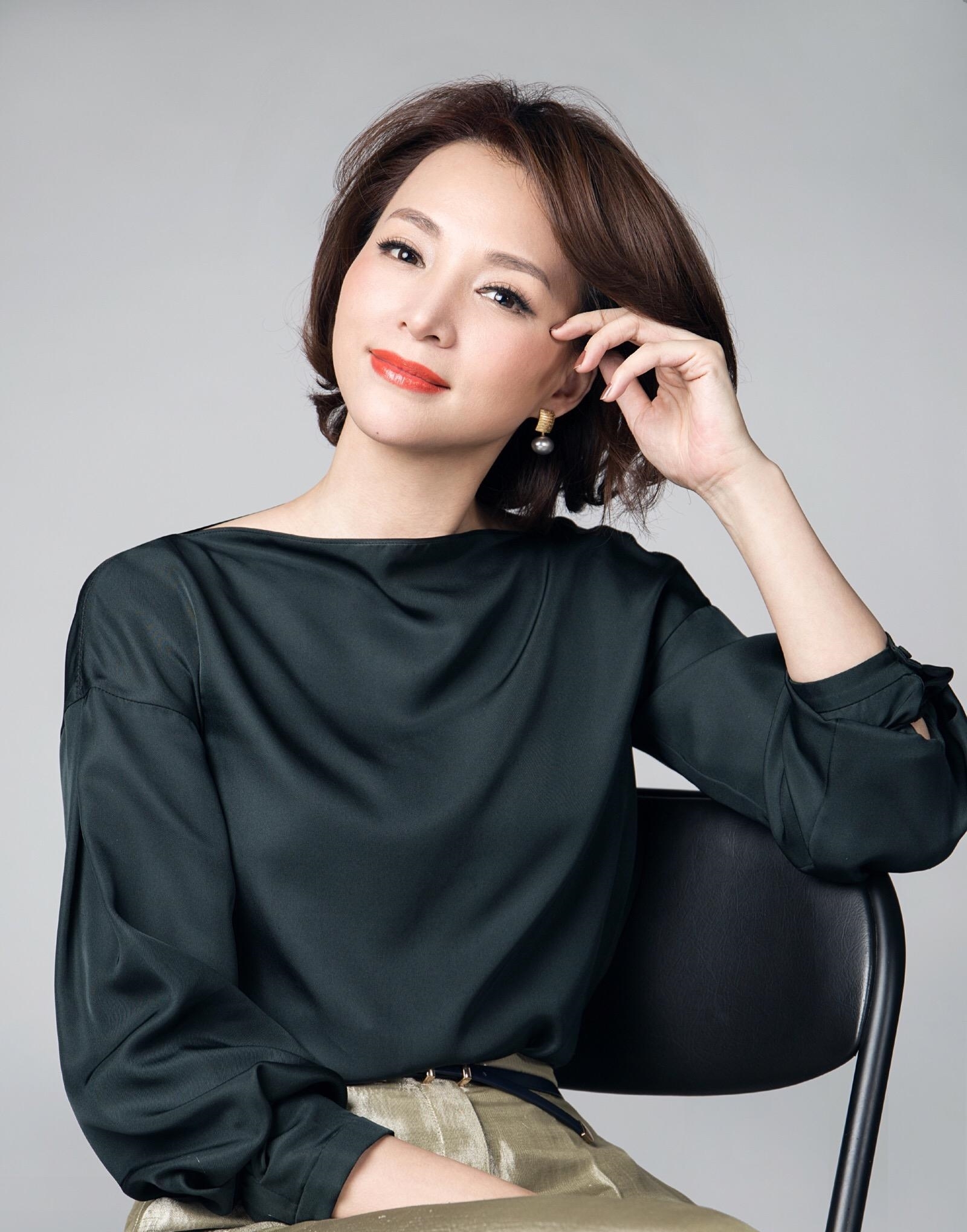 从"央视台柱"到跌落神坛,她卖房还夫债,只是履行了妻子的职责-蘑菇号