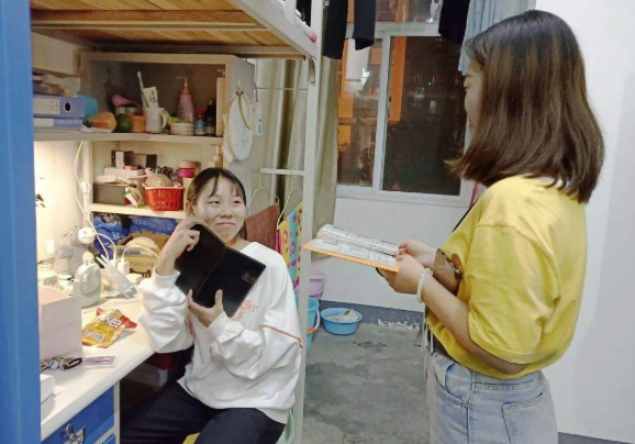 大学里存在的“潜规则”，辅导员不会明说，傻白甜的学生可要谨慎