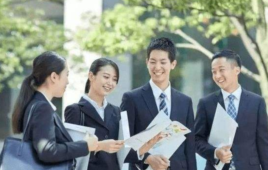 浙江大学美女校花走红，长相媲美“赫本”，在校生：心动的感觉