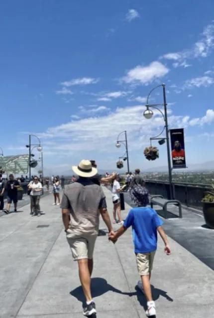 李秉宪和儿子同游美国