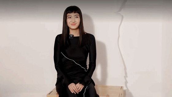 胡军太太带子女登上杂志封面，13岁康康帅气如明星，比爸爸更man