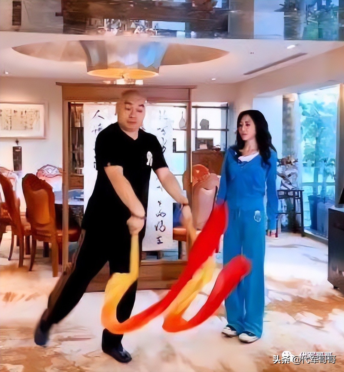 他是赵本山力捧的弟子，其貌不扬却娶美艳娇妻，如今婚姻很幸福